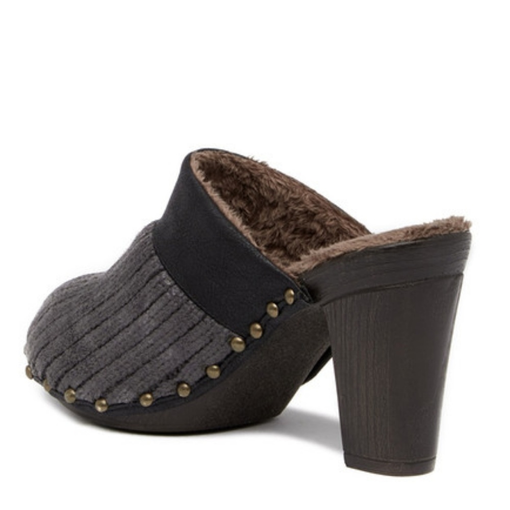 Size 6 Muk Luks Mule Clog with Faux Fur - Picture 2 of 7